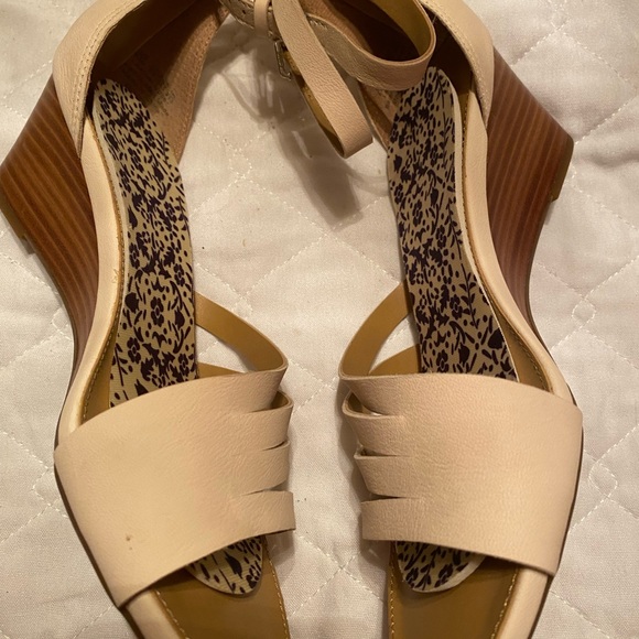 Beige leather wedge sandals, Franco Sarto , size 8.5 - Picture 5 of 5